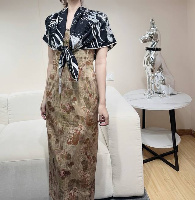 New Arrival: Chanel 110cm Double-sided, Same-color Silk and Wool Cashmere Scarf