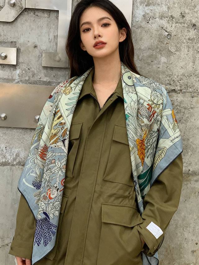 New cashmere scarf, everyone who bought it says it's beautiful, highly recommen