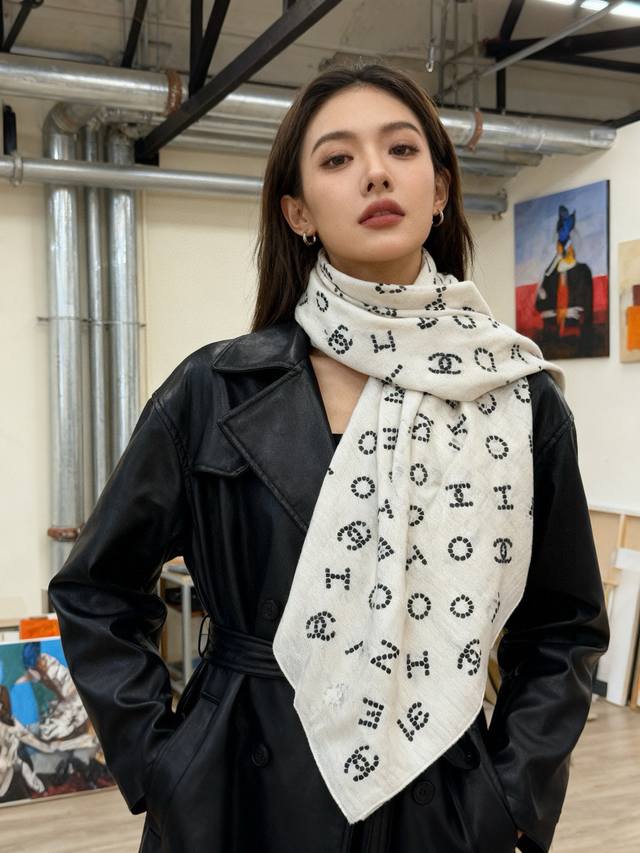 Chanel Velvet Double-Sided Square Scarf 140 Double-Sided Same Color A hit from t