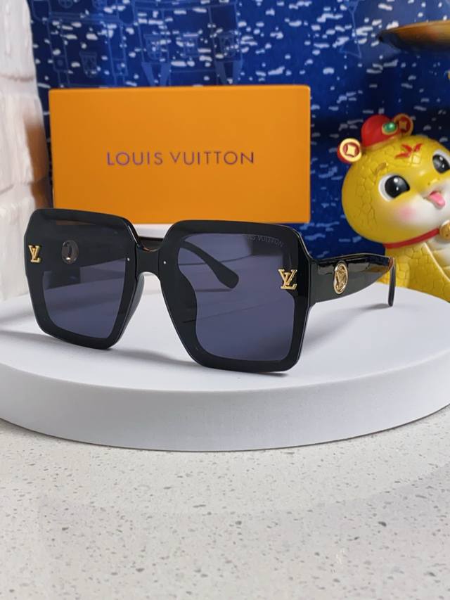 LV Louis Vuitton 2025 New Women's Sunglasses, UV Protection, Round Face, Large F