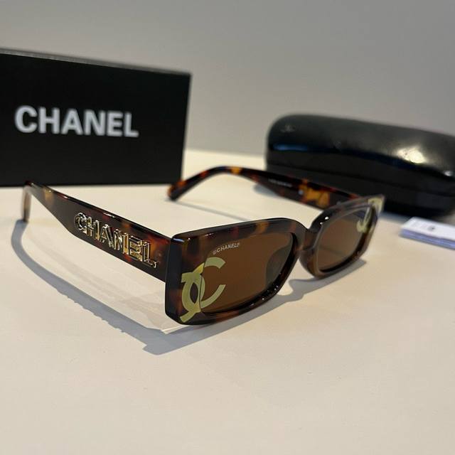 Chanel's "Goddess Edition" Chanel #Narrow Black Logo - Celebrity Style, Suitable