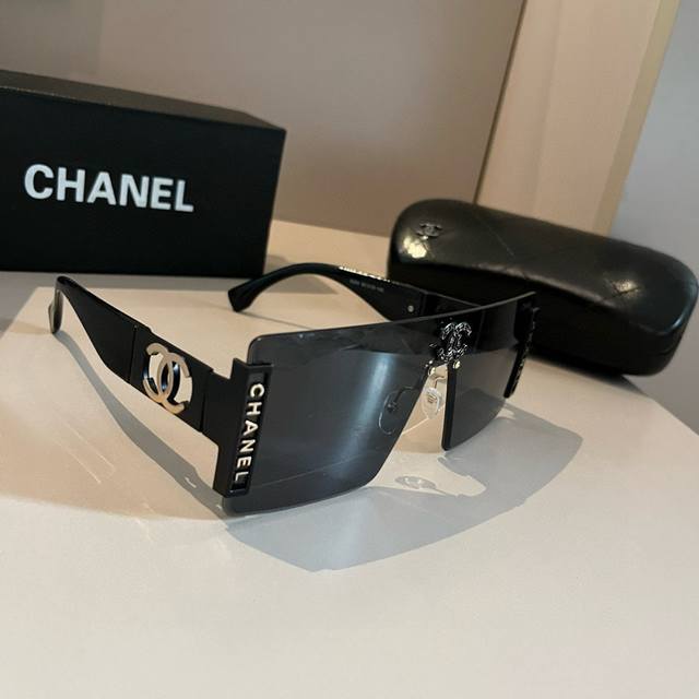 Chanel sunglasses, super nice, a must-have for driving trips, an essential tool