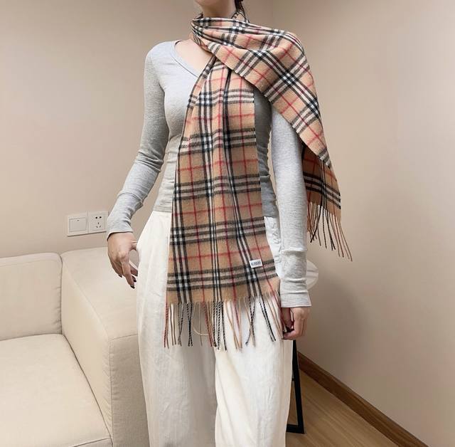 New Year Red Arrival! The top-rated Burberry classic cashmere check scarf is he