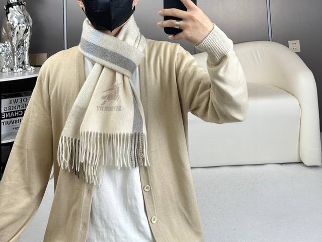 New Arrival! 100% Cashmere! A rare high-end men's scarf from Burberry this year