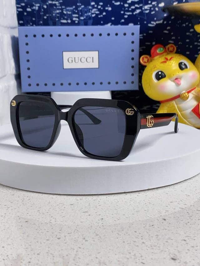 Gucci 2025 High-Definition UV Protection Sunglasses Women's Fashion Sunglasses C