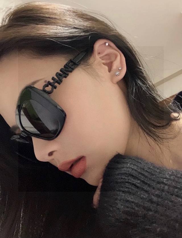 Chanel, large stock available, see pictures for reference. Hollowed-out design,