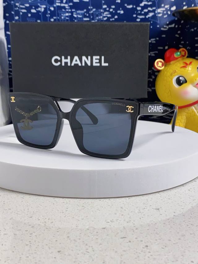 Chanel 2025 New Square Frame Women's Sunglasses, Trendy and Stylish Outdoor Suns