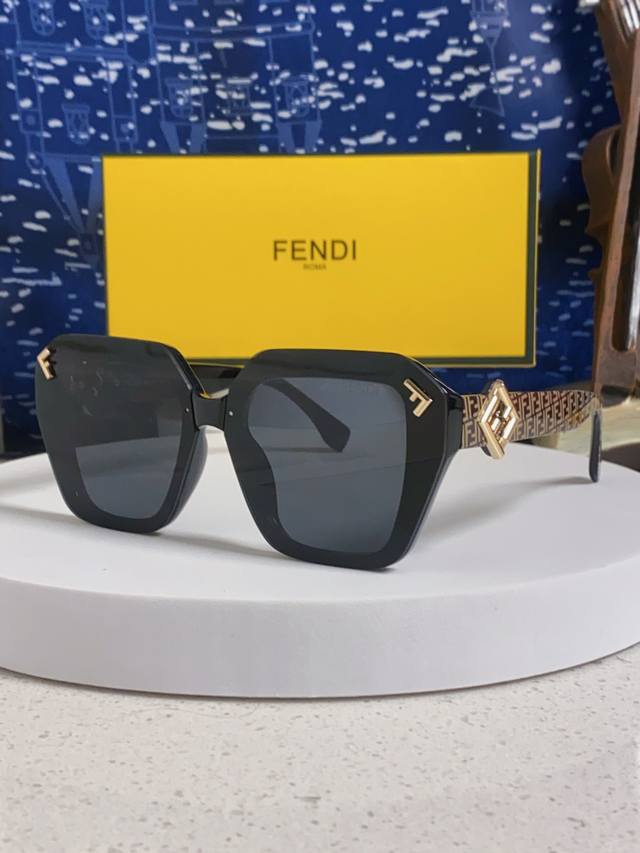Fendi 2025 New Style European and American Cat-Eye Sunglasses, Fashionable Overs