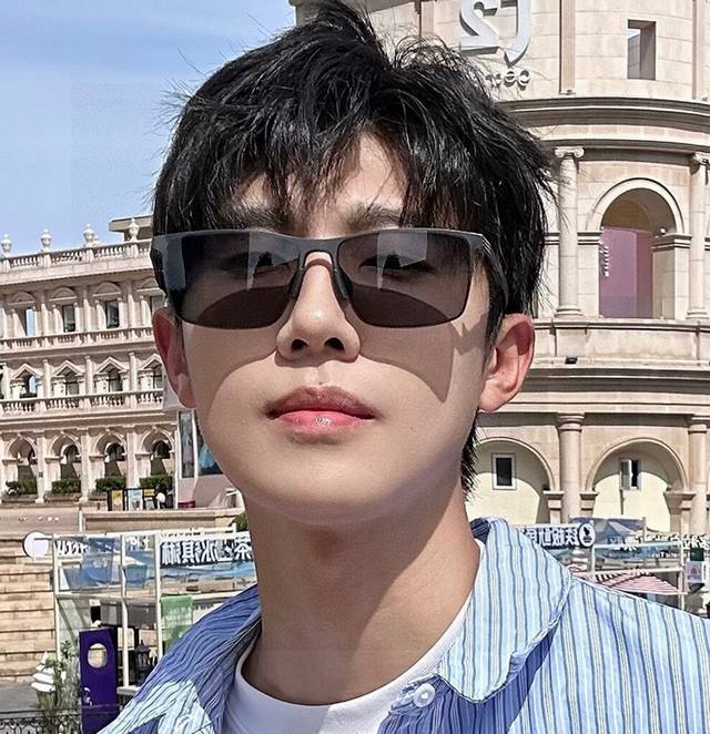 Gucci Men's Colorful Aviator Polarized Sunglasses Material: High-definition nylo