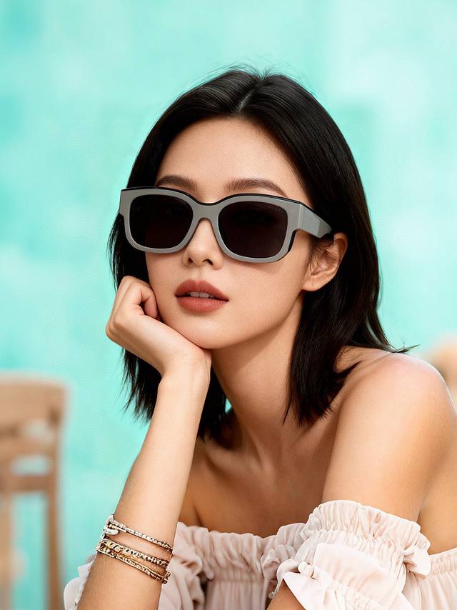 Gucci's classic small-frame design suits all face shapes and looks great with ei