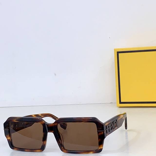 Fendi Model: Fe40073U Size: 54 ports 18-145 DDD