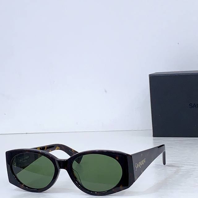 Saint Lauren* Model: Sl 831 Size: 54 ports 17-140 DDD