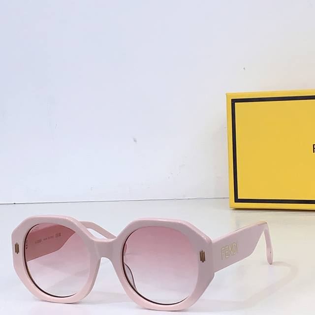 Fendi Model: Fe40045I Size: 52 ports 23-145 DDD