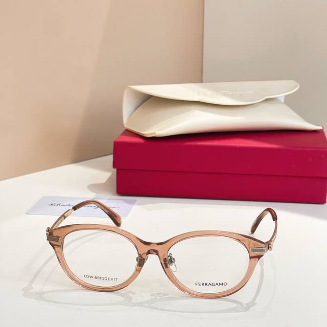 Salvatore Ferragamo* Model: SF3018LB Size: 52mm (17-140mm) High Version ~~ DDD