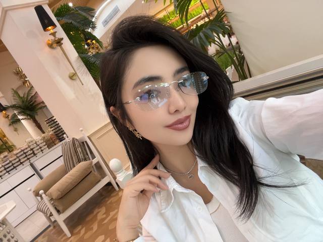 Versac*Model: Mod.2279Size: 60 ports 18-140 DDD