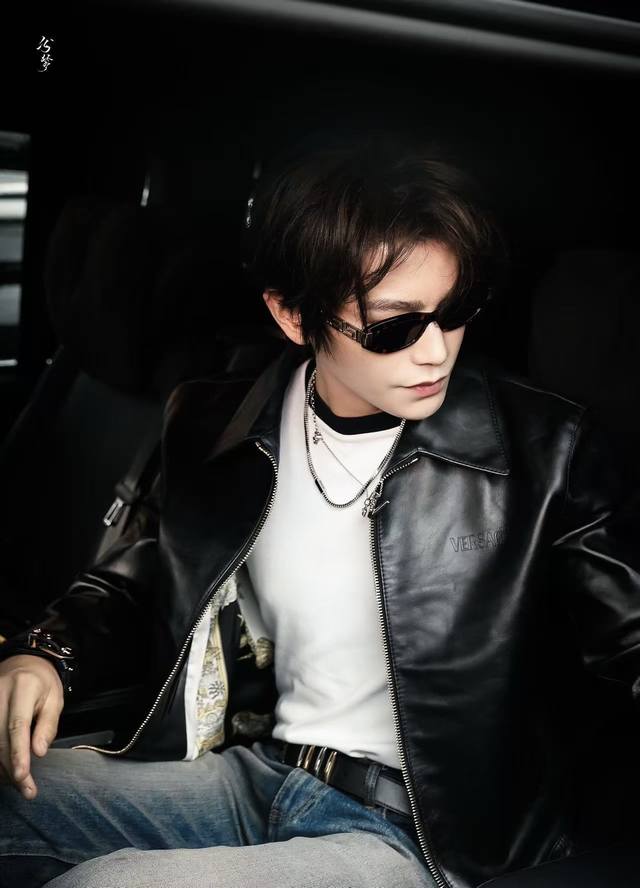 Versac*Model: Ve 4501Size: 53 ports 20-145 DDD