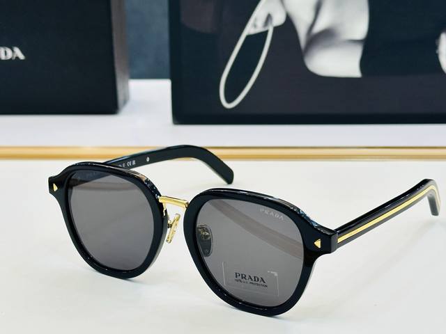 prad*Prad Spr C05S Size: 52 (21-145) This eyewear series boasts exquisite crafts