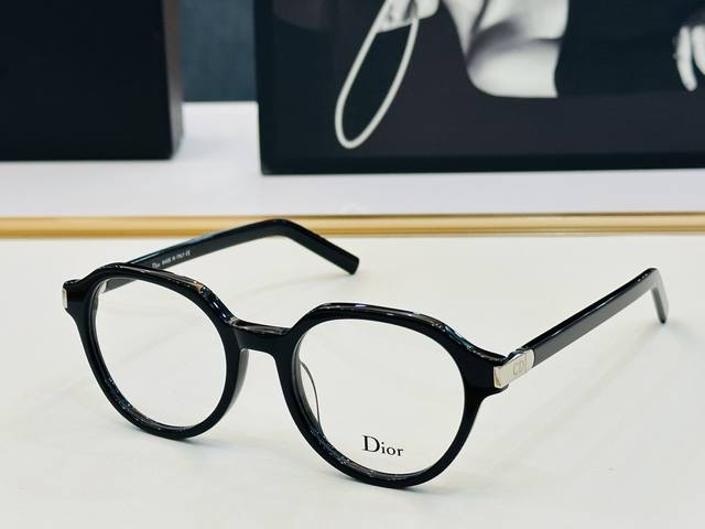 Recommended Dio* R12 Size: 51cm x 20-145cm Fashionistas love this stylish and ve