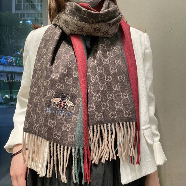 Gucci's latest couple's scarf is crafted from premium highland cashmere, featuri