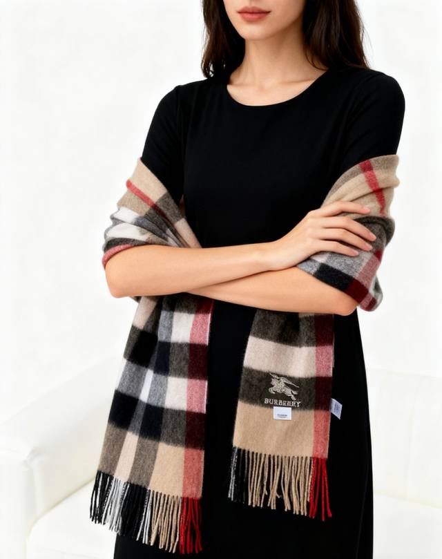 Burberry classic plaid, a timeless design. This BBR equestrian embroidered clas