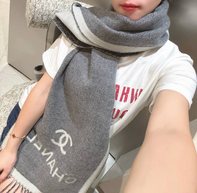 C Home. New double-sided color-blocked jacquard scarf. Size: 184X34Cm (excluding