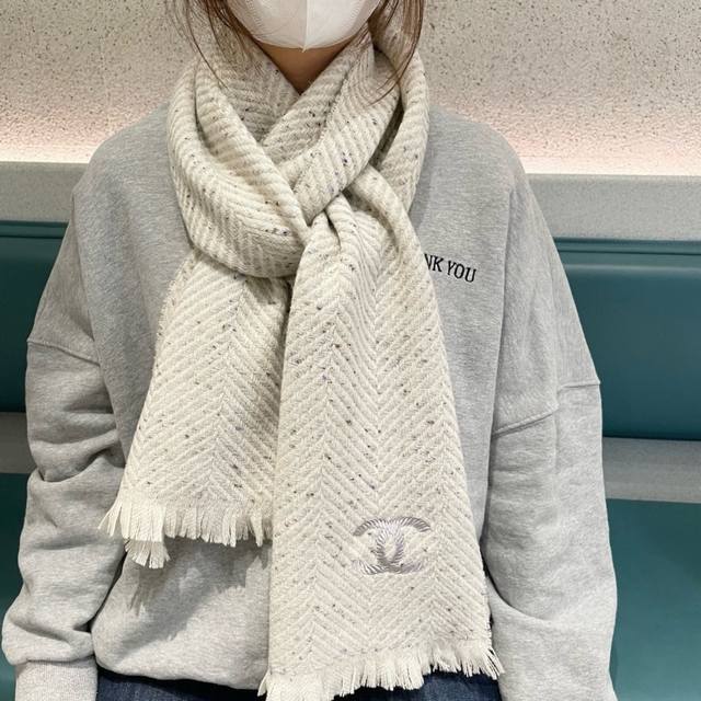 Chanel's new collection is here, ladies, come out and rock the streets! The blac