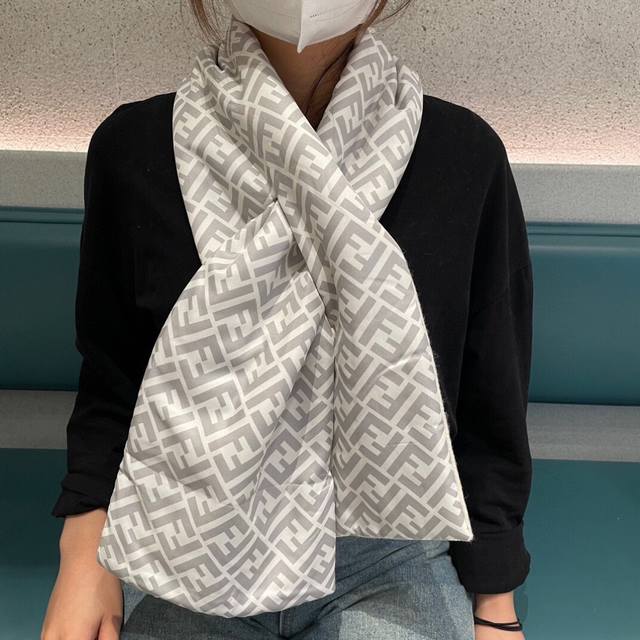New Fendi scarf/neck warmer, perfect for autumn and winter coats! The latest st
