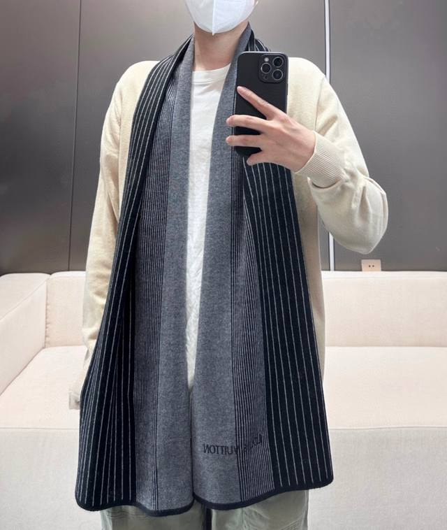 New Arrival! 2025 LV Hot Selling New Arrival - High-End Men's Scarf - Classic Pl