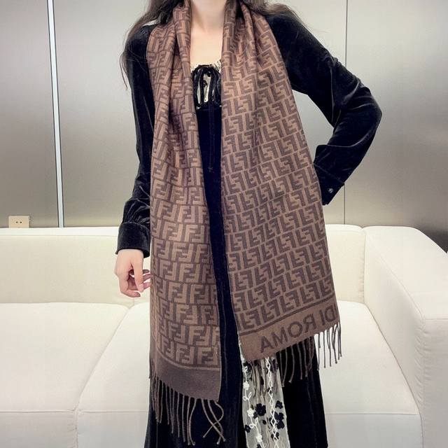 Fen Di Ff logo cashmere tassel scarf, updated simultaneously on the official web