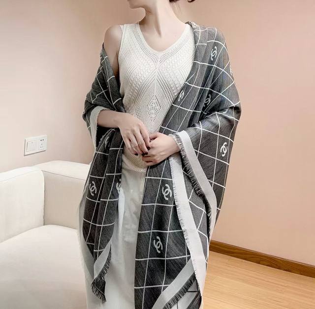 The hottest Chanel quilted shawl of 2025! A double-sided design for different st