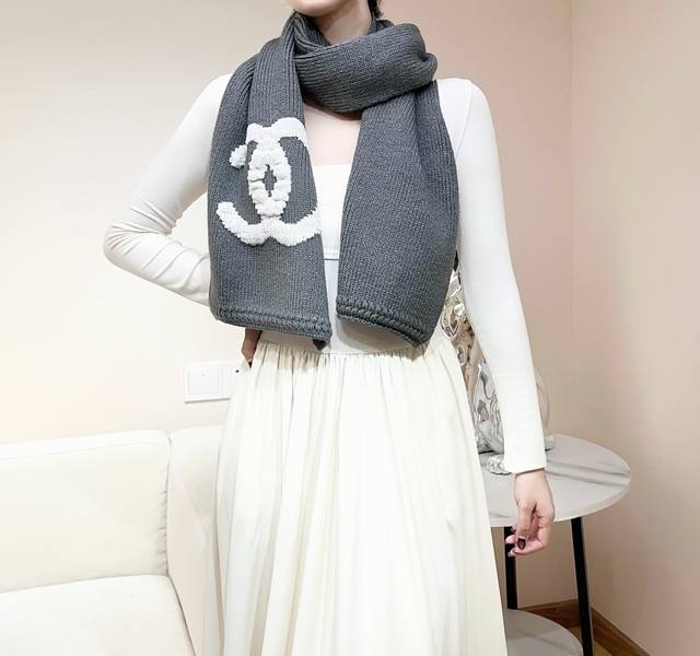 New Arrival Highly Recommended: Chanel Autumn/Winter Cashmere Scarf. Made from t