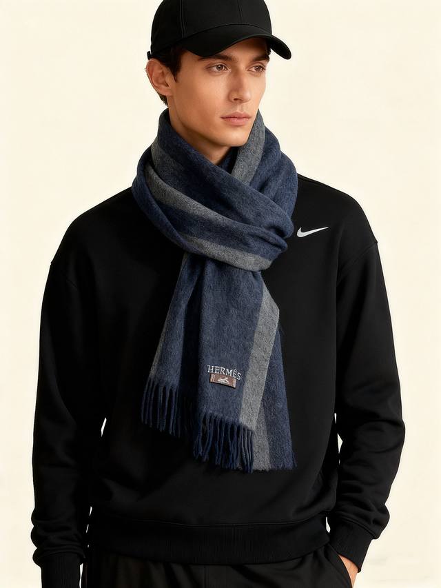 So beautiful! This Hermes couple's scarf is gorgeous, I'll scream! The latest s