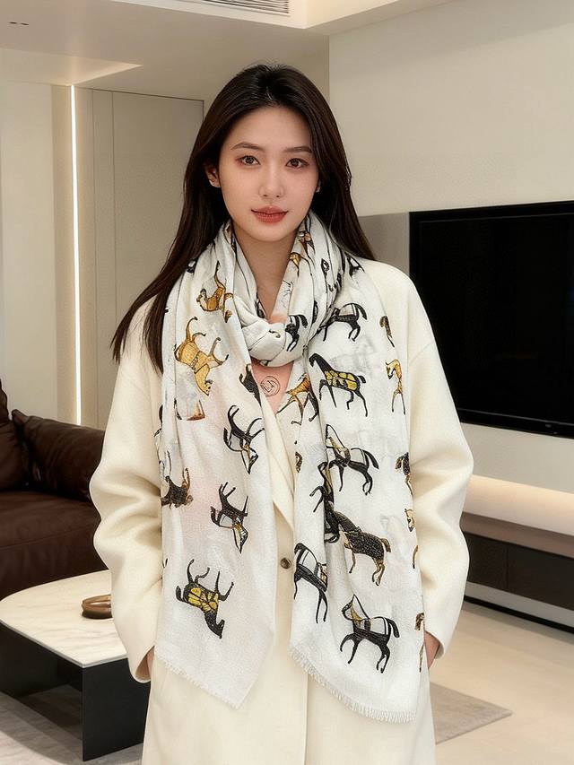 New Arrival! A luminous and shiny long scarf, made of silver thread and cashmer