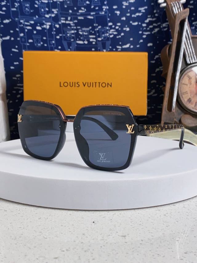 Louis Vuitton 2025 New Style LV Fashionable Luxury Square Frame Sunscreen Sungla