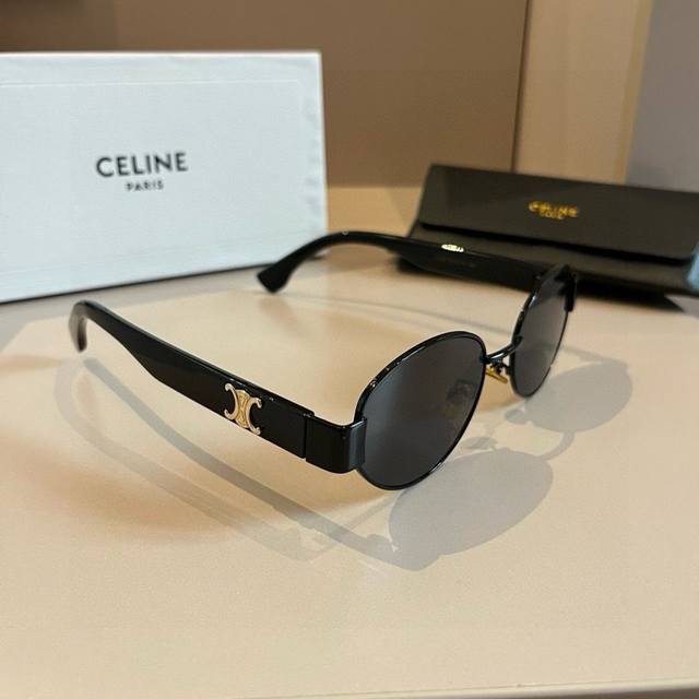 Celine New Arc de Triomphe Sunglasses Cl40222U Lisa's signature oval frame with