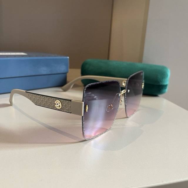 Gucci's latest women's sunglasses - large frame, sculpted design to flatter the