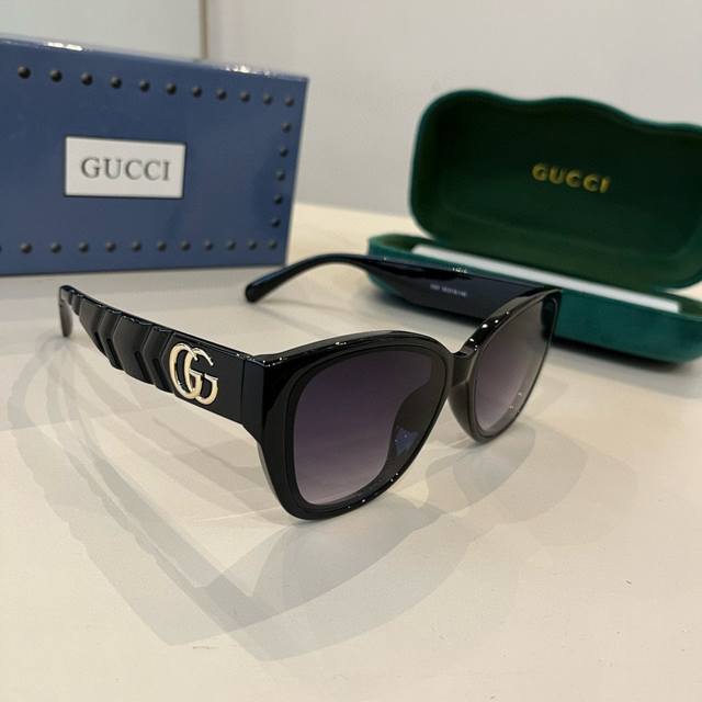 Gucci's trending sunglasses, a must-have for sun protection and face shaping DDD