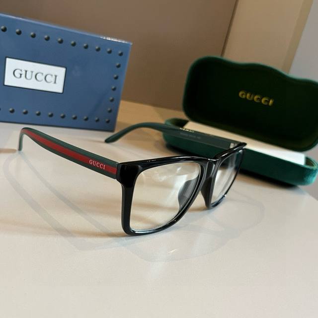 Gucci's new sunglasses, both stylish and sweet, absolutely gorgeous, unisex DDD