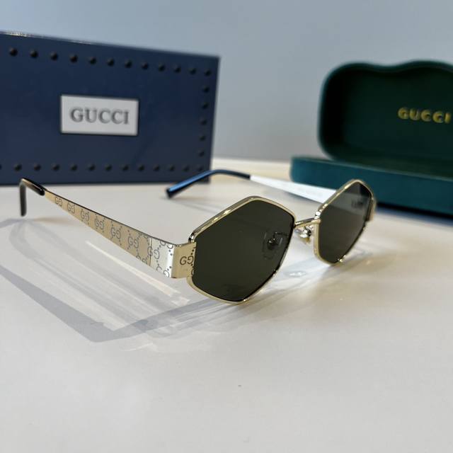Gucci's latest sunglasses 3D face-shaping design Retro and stylish DDD