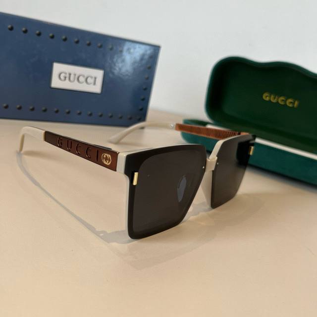 New Gucci sunglasses, unisex, Bora lenses, super cool on the face, suits all fa