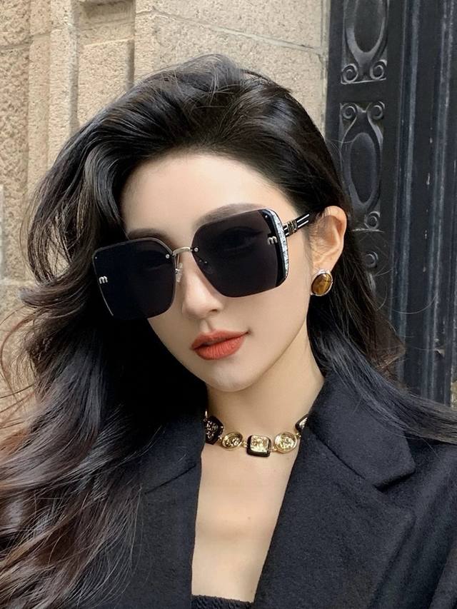 Miumiu 2025 Spring New Arrival - Shining New Style - Stylish Sunglasses - Exquis