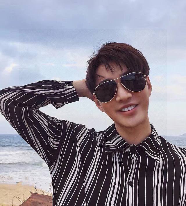 Porsche Polarized Metallic Square Frame Sunglasses for Men. Material: Polaroid