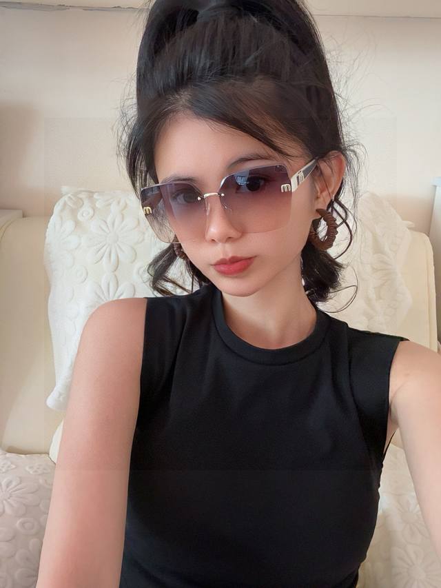 Miumiu 2025 Spring New Arrival - Sparkling New Style Sunglasses - Trendy, Exquis