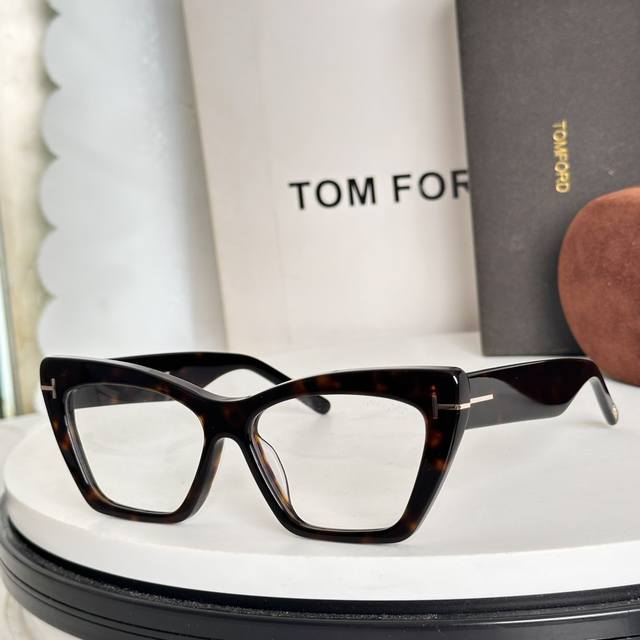 Tom For* Model: Ft6026Size: 56 ports 15-140 DDD