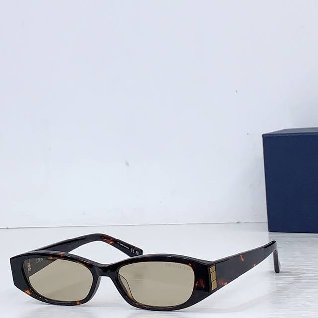 Dio* Model: Diorgraphique S1F Size: 57 ports 16 140 DDD