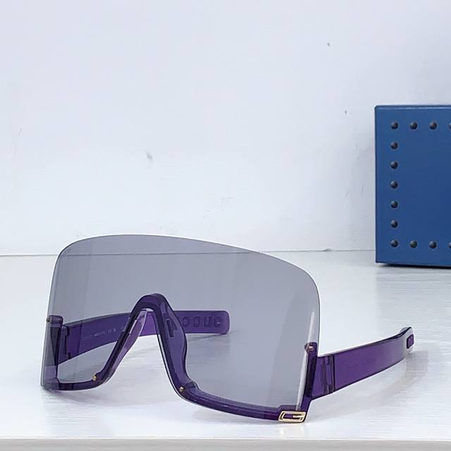 Gucc* Mod: Gg1631S Size: 99-1-115 DDD