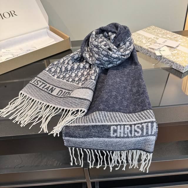 This latest Oblique print scarf reinterprets the classic logo with a modern twi