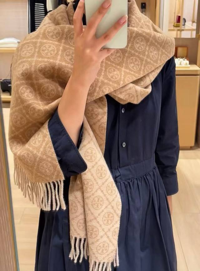 Tory Burch - New arrivals simultaneously at the Tory Burch boutique! I was lucky