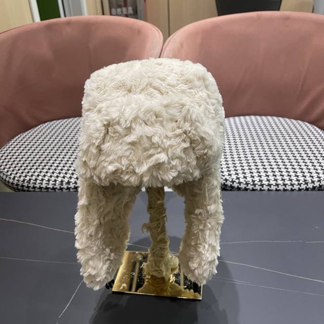 Burberry Fall/Winter New Style Fluffy Lei Feng Hat - A Must-Have for Warmth and