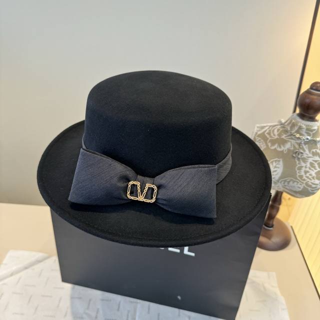 Valentino new wool top hat, flat-top hat, 100% wool fabric, head circumference